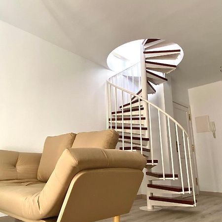 Spiral Stairs Duplex Apartment Figueres  Luaran gambar