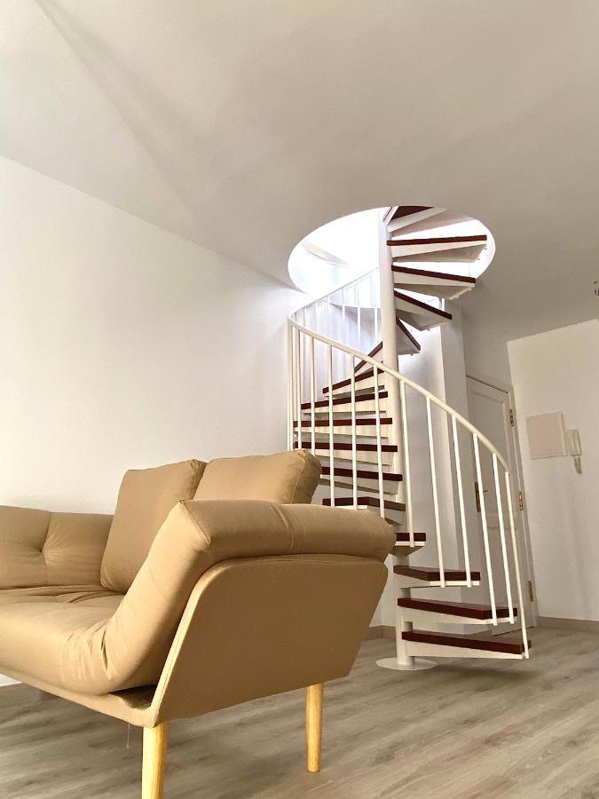 Spiral Stairs Duplex Apartment Figueres  Luaran gambar