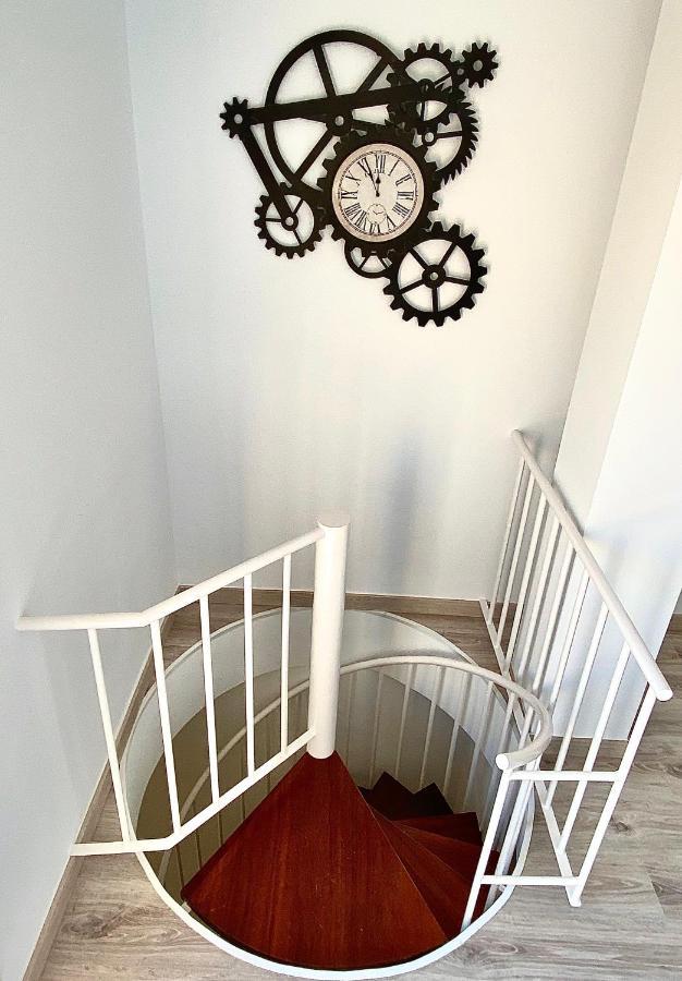 Spiral Stairs Duplex Apartment Figueres  Luaran gambar