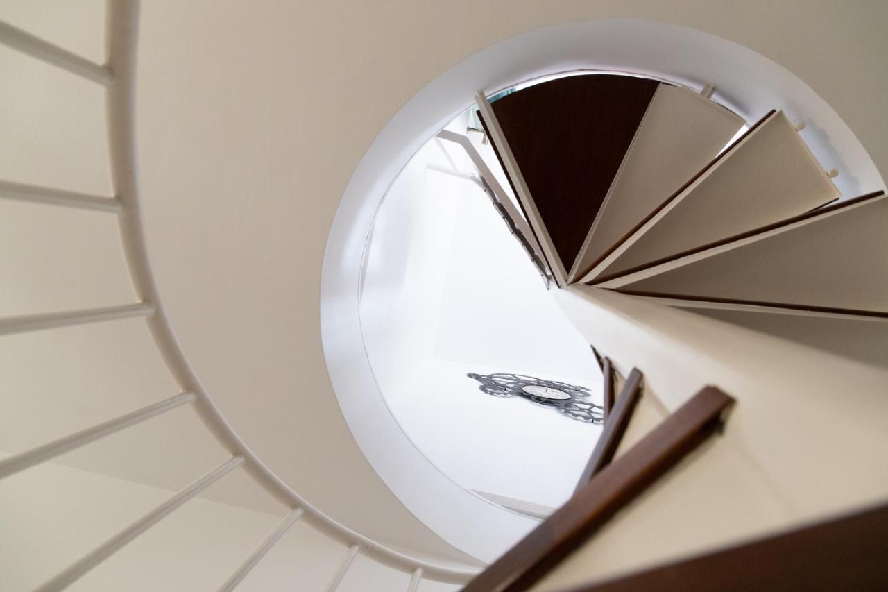 Spiral Stairs Duplex Apartment Figueres  Luaran gambar