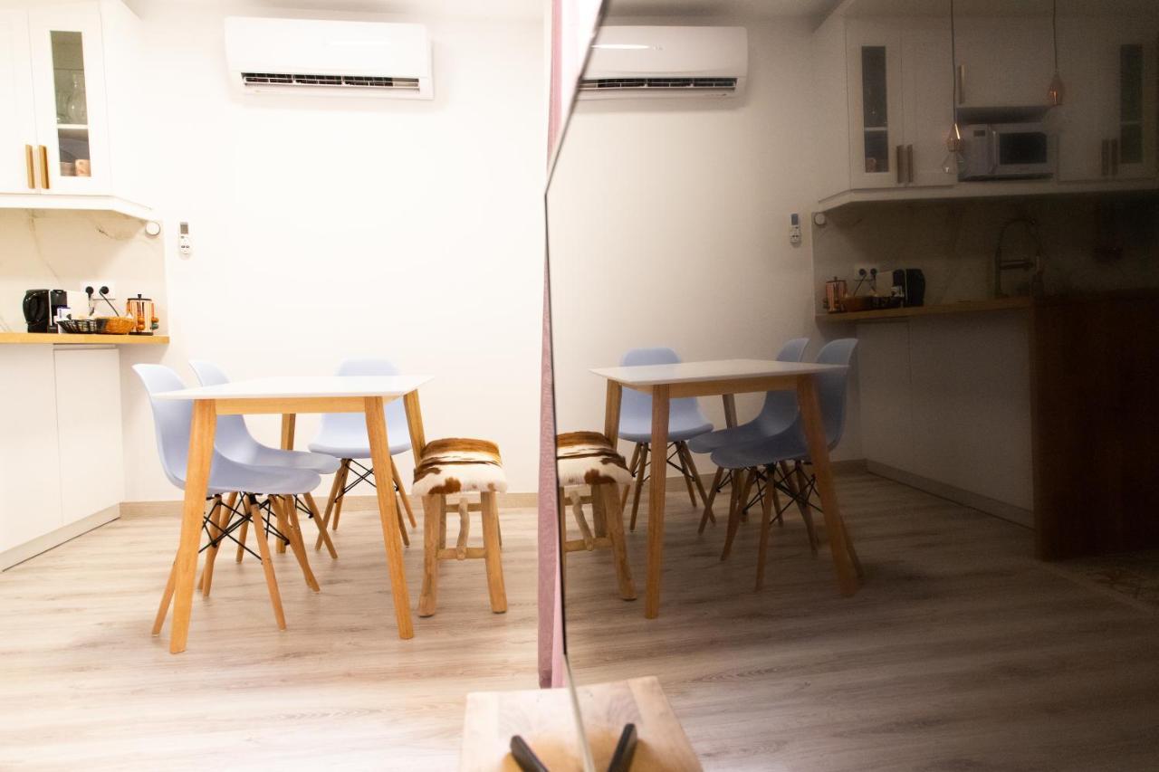 Spiral Stairs Duplex Apartment Figueres  Luaran gambar