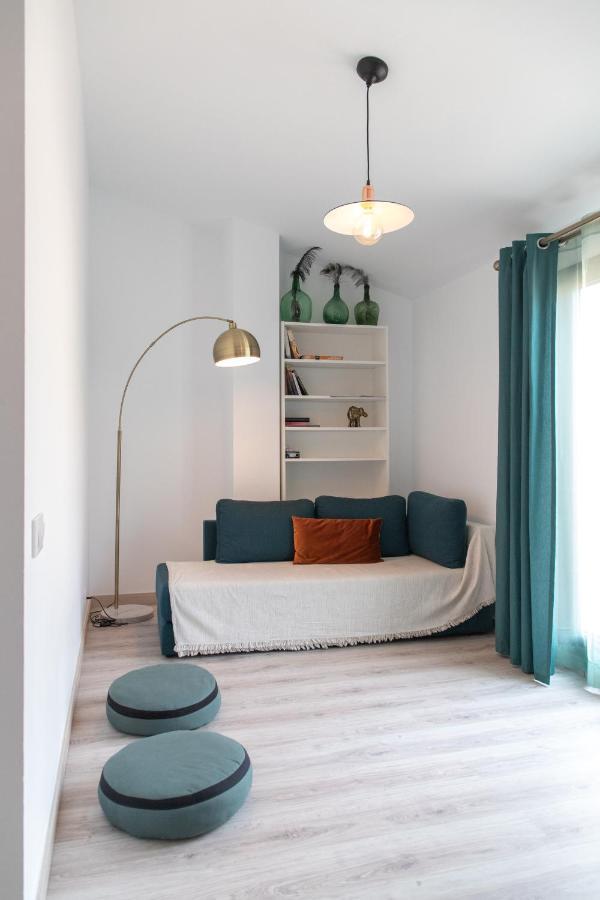 Spiral Stairs Duplex Apartment Figueres  Luaran gambar